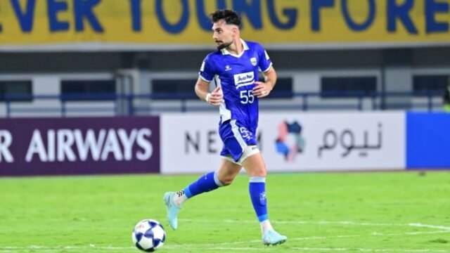 6993f86f655c0-pemain-serbaguna-persib-bandung-frans-putros_gemini_1265_711.jpg