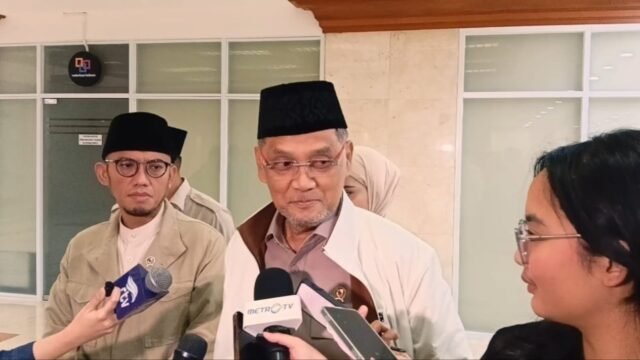 69b1e13315ddd-menteri-haji-dan-umrah-mochamad-irfan-yusuf-atau-gus-irfan-kanan_gemini_1265_711.jpg