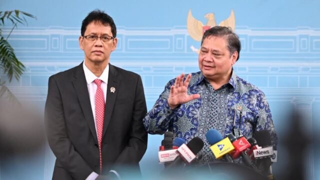 6a1056f3b5cd6-menteri-perekonomian-airlangga-hartarto-kanan_gemini_1265_711.jpg