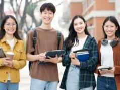 La storia di due studenti che entrano in una prestigiosa università straniera, superando una selezione molto severa