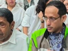 Lo stile di Nadiem di fronte alla Corte Pledoi nel caso del Chromebook: indossa la giacca Gojek di Mulyono