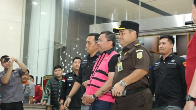 6a20229a87b49-mantan-wakil-kepala-bgn-sony-sonjaya-rompi-pink_gemini_1265_711.jpg