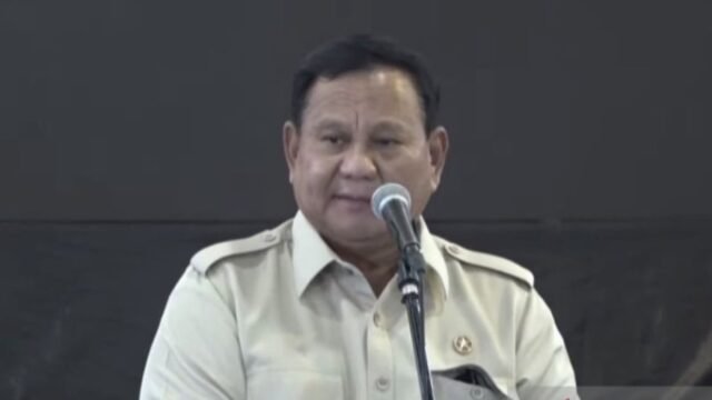 6a251a39ac832-presiden-prabowo-subianto-memberikan-arahan-dalam-peninjauan-sekolah-rakyat-menengah-pertama-17-tabanan-di-bali_gemini_1265_711.jpg