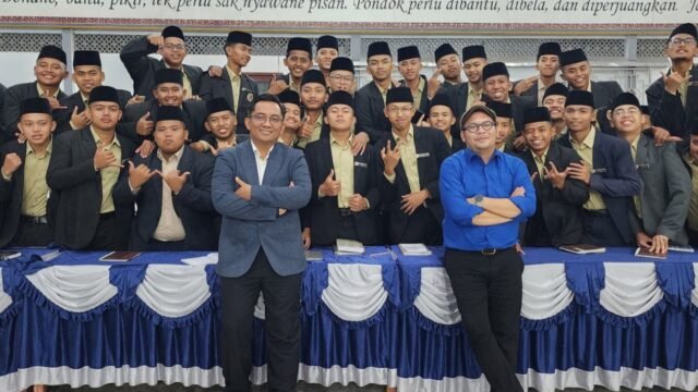 6a259060eed63-diskusi-pesantren-gontor_gemini_1265_711.jpg