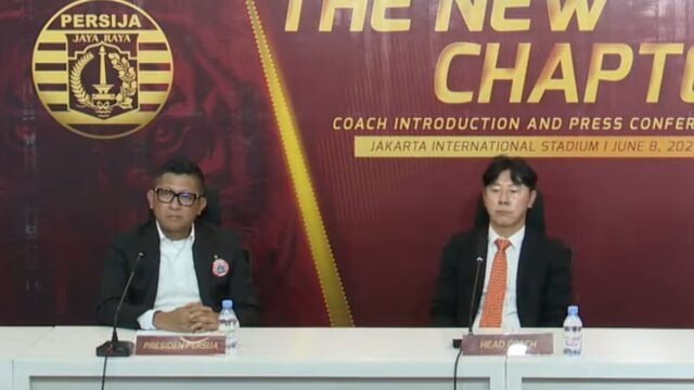 6a266b5d4e7e5-presiden-persija-mohamad-prapanca-kanan-dan-pelatih-baru-persija-shin-tae-yong-kiri_gemini_1265_711.jpg