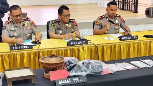 6a2fd8bf7ef8b-polda-jateng-merilis-hasil-uji-laboratorium-forensik-terkait-meninggalnya-empat-orang-di-kawasan-wisata-posong-jateng_gemini_1265_711.jpg