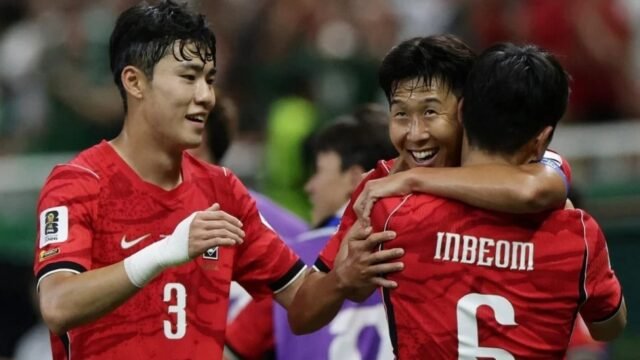 6a31dfe8862bf-son-heung-min-rayakan-gol-timnas-korea-selatan-bersama-hwang-in-beom-dan-lee-gi-hyeok_gemini_1265_711.jpg