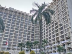 Secondi dell’esecuzione del Sultan Hotel, dell’installazione del filo spinato e del raduno della folla
