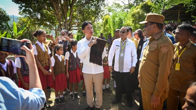 6a348c14b620e-wapres-gibran-kunjungan-ke-ende-ntt_gemini_1265_711.jpg