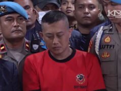 Nel momento in cui Taufik Hidayat sembra voler piangere dopo aver ricevuto domande dalla troupe dei media