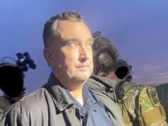 Vestito da poliziotto, è arrivato a casa di un politico e ha suonato il campanello. Poi iniziarono gli omicidi