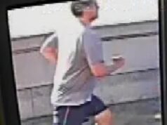 Arrestato un ricco banchiere per il caso irrisolto di una donna spinta da un jogger davanti all’autobus