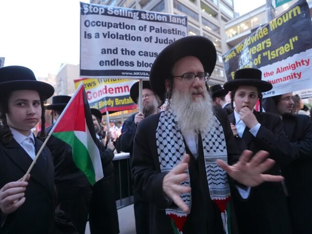 AA-20260506-41300528-41300511-PROPALESTINIANS_PROTEST_GREAT_ISRAEL_REAL_ESTATE_EVENT_AT_THE_PARK_EAST_SYNAGOGUE_IN_NYC-1778071536.jpg