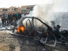 L’attacco israeliano ad un’auto nel centro di Gaza uccide tre palestinesi