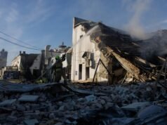 Almeno nove persone uccise e decine ferite negli attacchi russi all’Ucraina