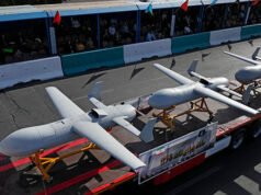 Il pilota di un F‑15 abbattuto ha visto la formazione di droni iraniani “Jellyfish”.