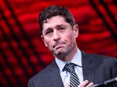 Il sindaco di Minneapolis Jacob Frey celebra il giorno dell’indipendenza della Somalia