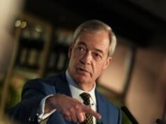 Farage promette di cacciare tutti i migranti dagli alloggi sovvenzionati dal governo