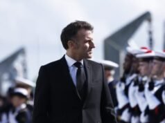 Portaerei francese pronta per essere schierata nello stretto di Hormuz