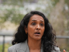 L’ipocrita Nithya Raman si lamenta dell’accampamento organizzato dei senzatetto fuori dalla *sua* casa