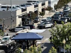 Situazione degli ostaggi nella banca della California: la polizia negozia con un uomo a Bakersfield