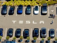 L’autorità di vigilanza statunitense apre un’indagine dopo che Tesla si è schiantata contro una casa in Texas, uccidendo una donna
