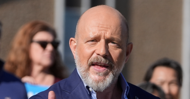 AP26156767770901-640x335.png
