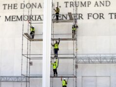 Il giudice mantiene l’ordine di rimuovere il nome di Trump dal Kennedy Center