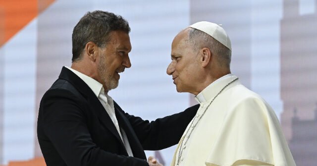 AntonioBanderaspope-640x335.jpg