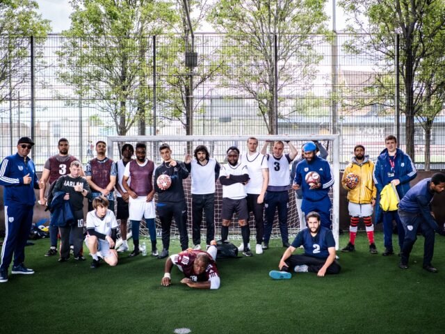 Più di un gioco: calcio, amicizia e recupero della salute mentale Più di un gioco: calcio, amicizia e recupero della salute mentale