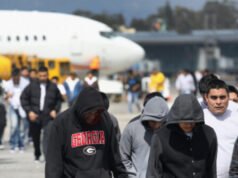 La maggioranza sostiene la deportazione di tutti gli immigrati illegali