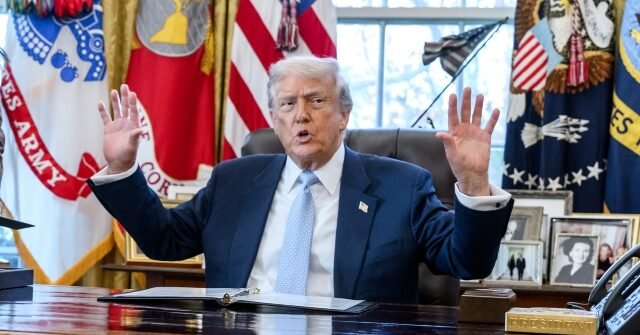 Donald-Trump-at-desk-640x335.jpg