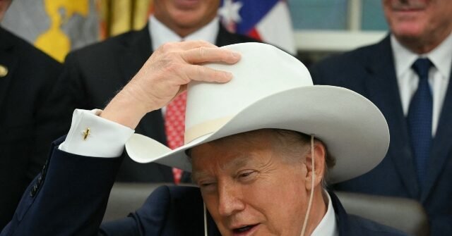 Donald-Trump-in-cowboy-hat-640x335.jpg