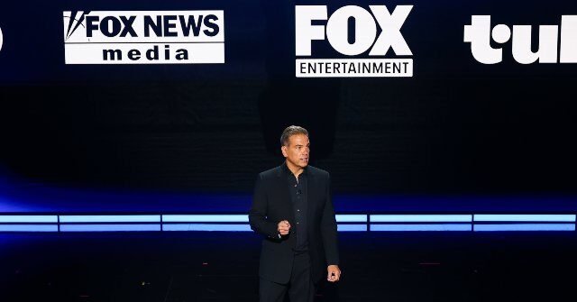 Fox-CEO-Lachlan-Murdoch-on-stage-640x335.jpg