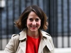 Il ministro britannico della tecnologia accenna al divieto delle VPN per applicare le restrizioni sui social media