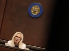 Lo staff di Trump “lo fa sembrare un pazzo” sull’Iran: Marjorie Taylor Greene