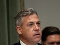Jim Banks chiede all’HHS di rivedere la politica sugli interpreti dell’era Biden