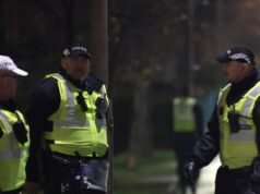 La polizia arresta un “uomo scozzese bianco” dopo averlo accoltellato vicino alla moschea di Edimburgo