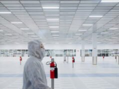 Gli ordini alle fabbriche tecnologiche aumentano mentre continua il boom della costruzione dell’intelligenza artificiale