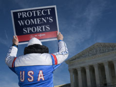 Proteggi gli sport e gli spazi delle ragazze o perderai i finanziamenti federali