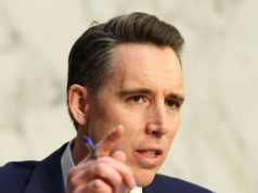 Il senatore Josh Hawley preme sulla MLB sul “modello di discriminazione” contro i giocatori cristiani