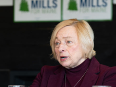Il governatore del Maine Janet Mills ricorda agli elettori democratici che possono ancora votare per lei rispetto a Graham Platner
