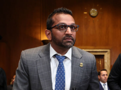 Critici e media difendono gli analisti dell’FBI Kash Patel licenziato per una nota del 2023 che descriveva i cattolici come estremisti pericolosi