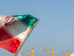 L’Iran chiede miliardi nelle trattative per un accordo: gli Stati Uniti intercettano missili mentre gli inviati di Trump incontrano esperti nucleari