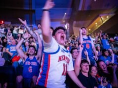 La partecipazione di Trump alla terza partita dei Knicks scatena il dibattito e la reazione di alcuni fan