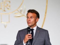 Macron respinge i centri di rimpatrio dei migranti, sostenendo che vanno contro i valori dell’UE