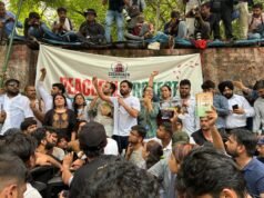 “Sono uno scarafaggio”: il movimento di protesta della Gen Z sbarca nella capitale indiana