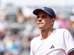 Una giovane stella del tennis spagnola sorpresa da una tempesta di fuoco dopo essere apparsa mentre spingeva una ragazza con la palla agli Open di Francia