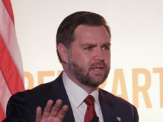 JD Vance tiene una conferenza stampa alla Casa Bianca