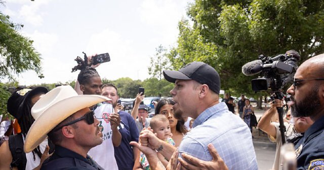Juan-Figueroa_The-Dallas-Morning-News-via-Getty-Images-4-640x335.jpg